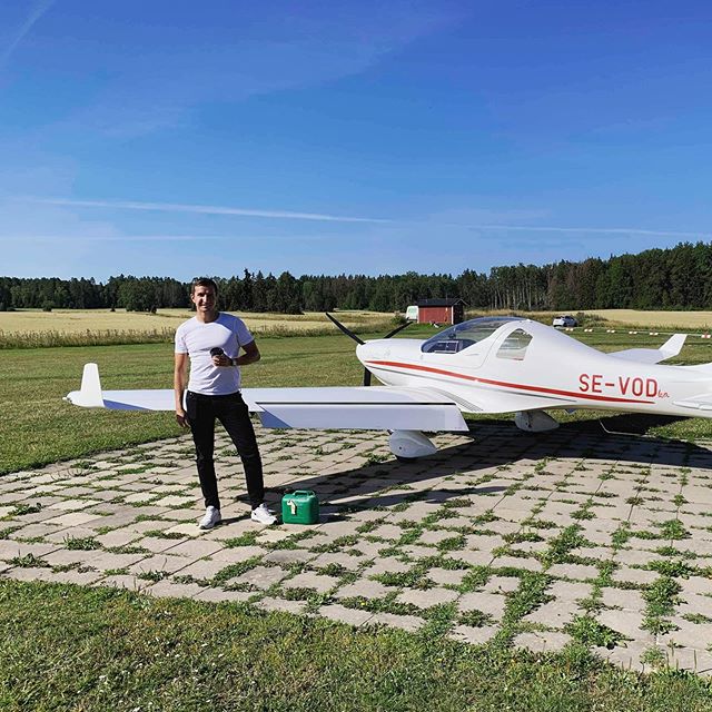 Sunday flight w/ @dr.jse to practice some landings before next week’s big trip. Can’t complain about the weather! 😎