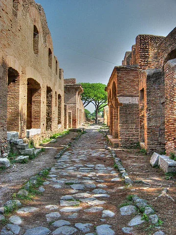 360px-Ostia_Antica-strada01-modified.jpg