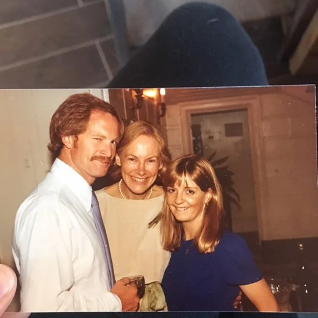 My folks are definitely the reason I became an artist. Always pushing me to think outside the box. And I mean.... aren’t they total babes?? 😎