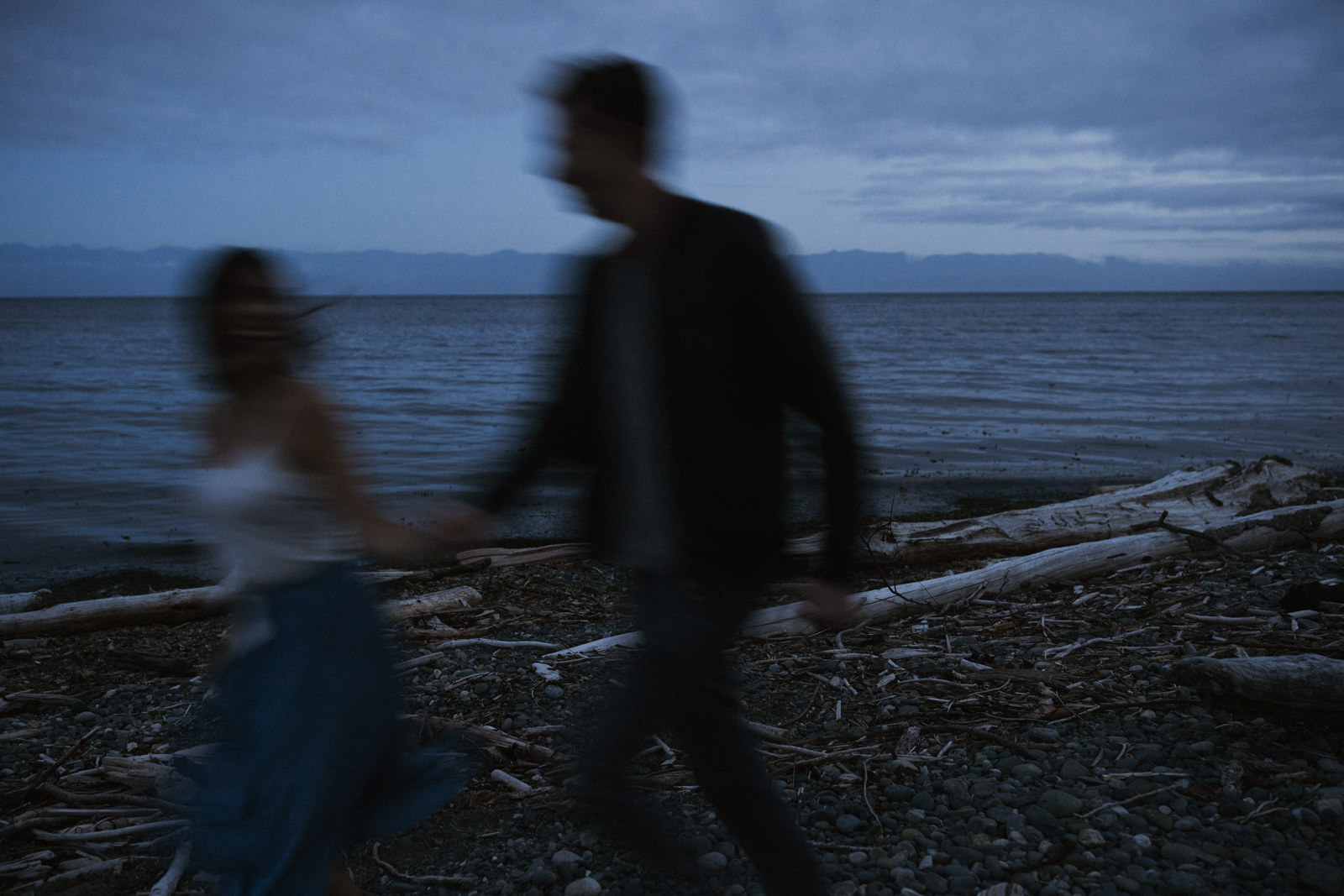 beach Blue Hour - astrophotography engagement session vancouver island-22.jpg