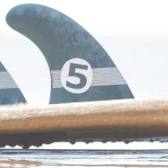 Surf Fin. Shop Made out of plastic waste collected in Indonesia.