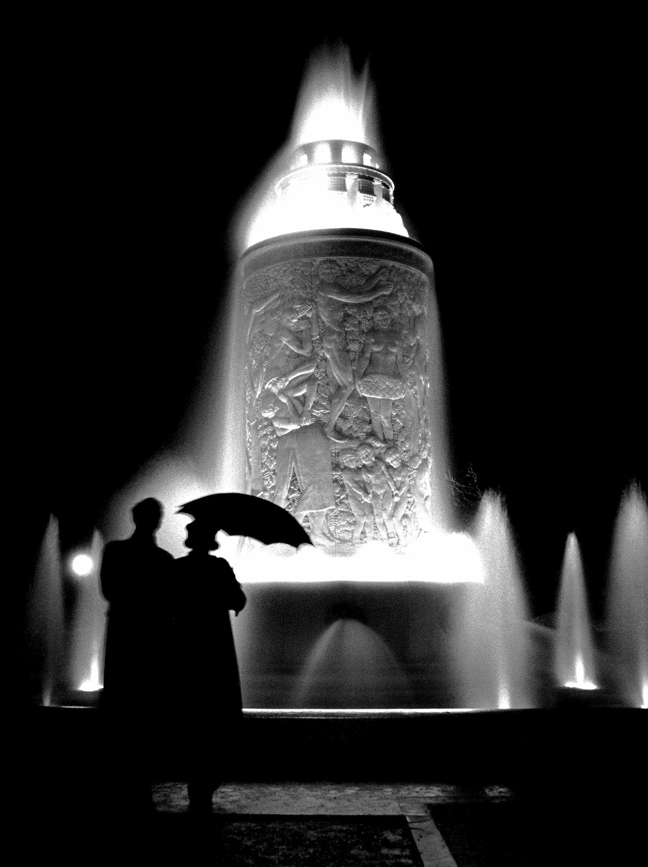 Fountain, Paris 1935 by Fred Stein.jpg