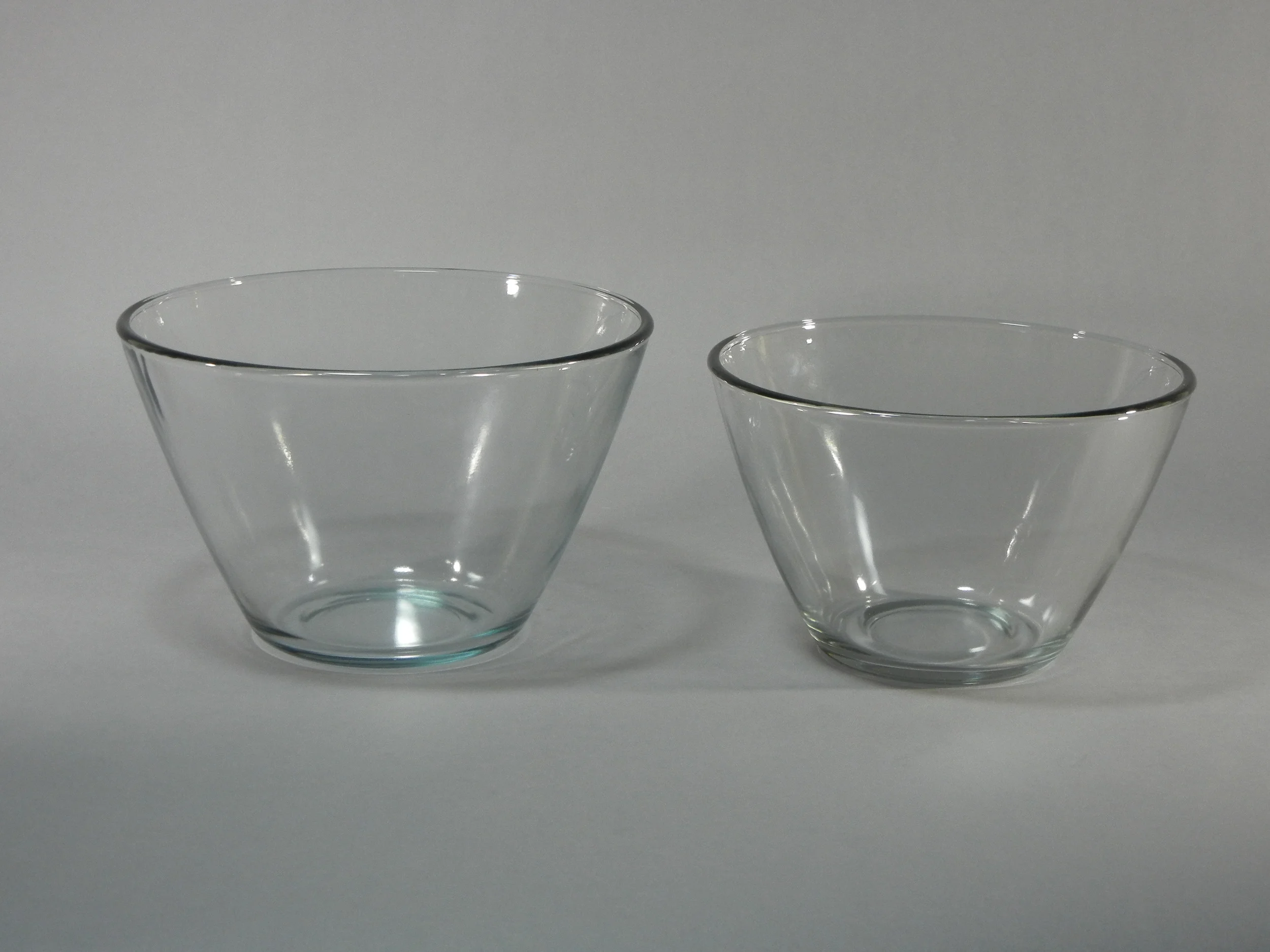 4 Quart and 3 Quart Glass Serving Bowl.JPG