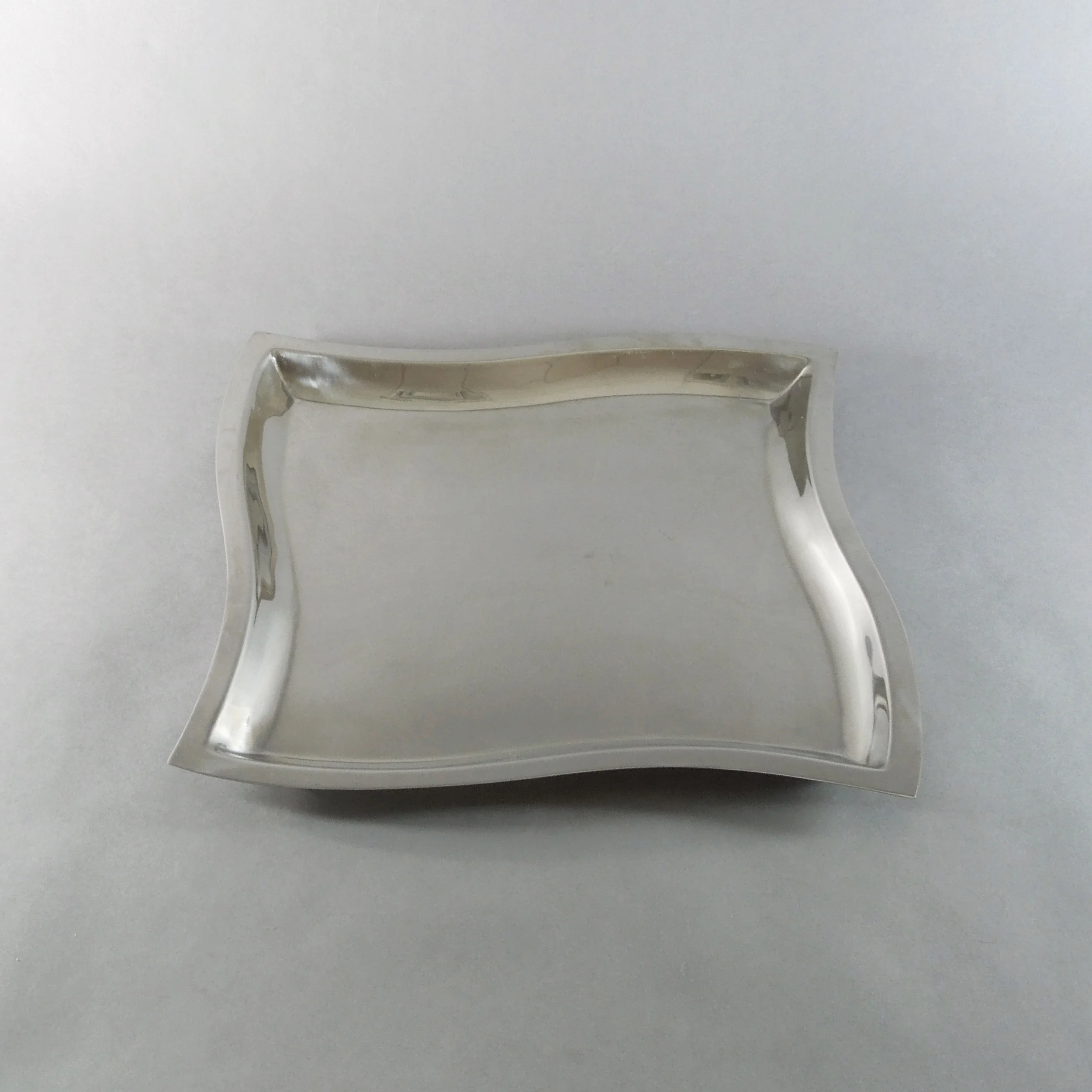 Wavy Rectangular Tray (13''x13'')