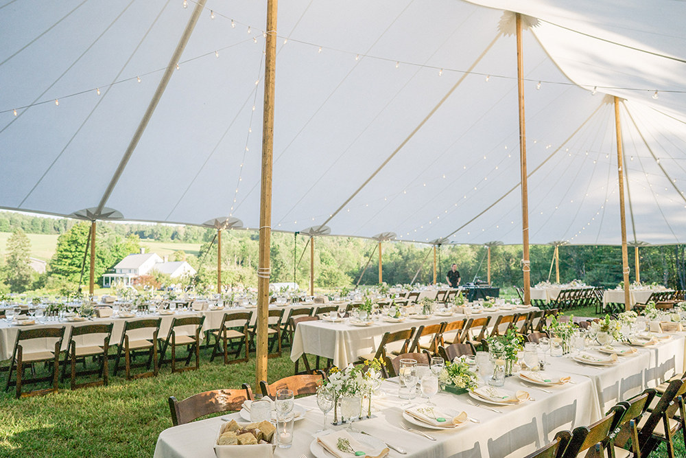 vangst toediening Dronken worden Elegant Tidewater Sailcloth Tent Rentals - Sailcloth canopy glows at night  — Vermont Tent Company