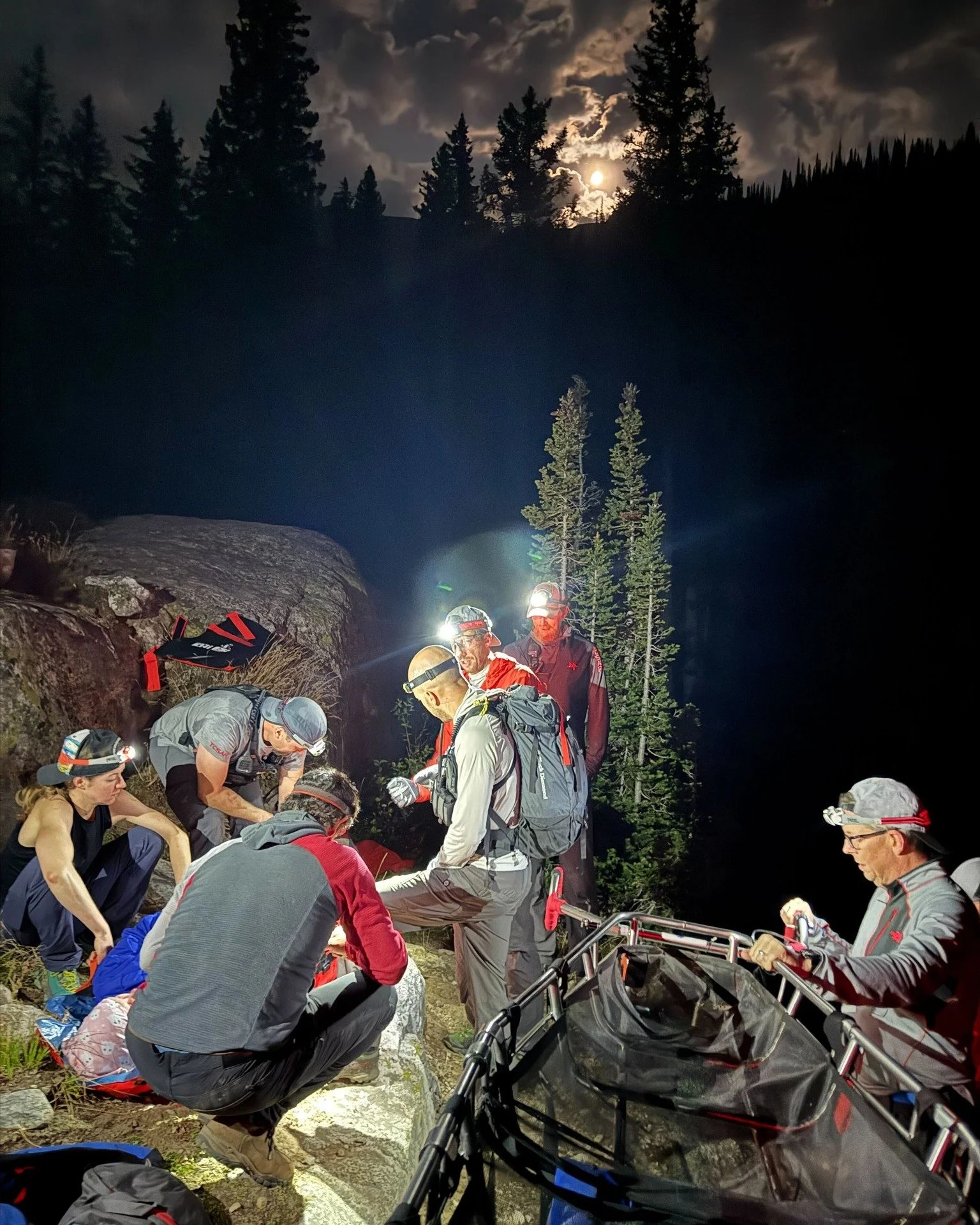 On Thursday evening, September 4, a 28-year-old woman from Washington became injured while hiking down from Table Mountain. Along with her three companions, the injured party initially tried to hike out on her own, but she then sustained another inju
