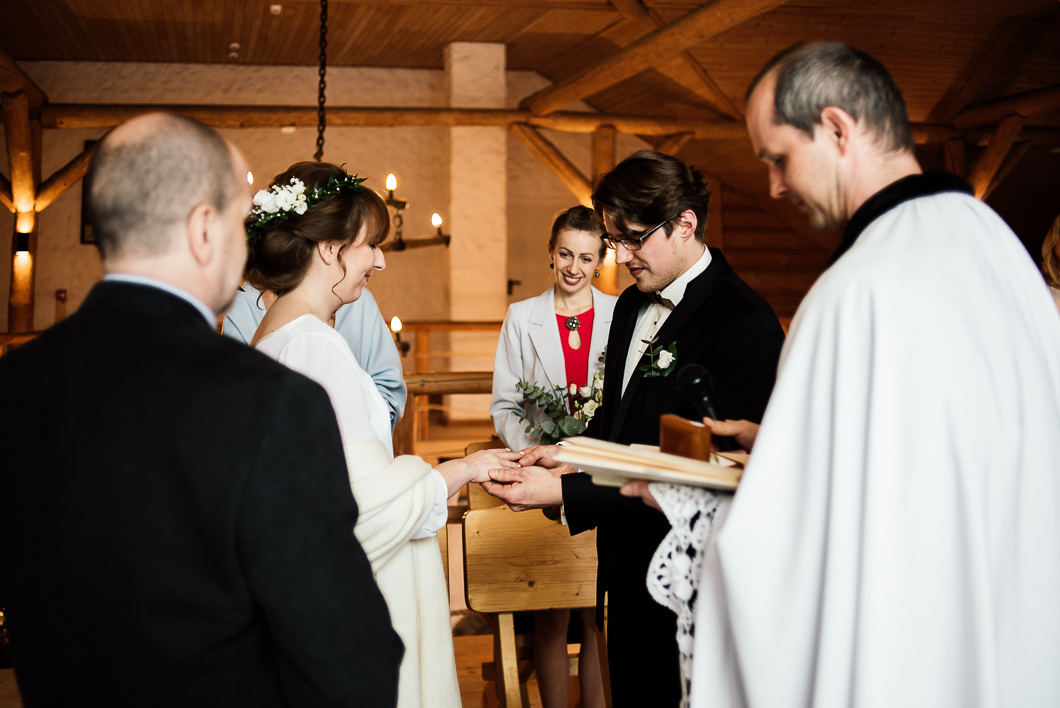 Ceremonia zaślubin na antresoli w Gościńcu Nałęże