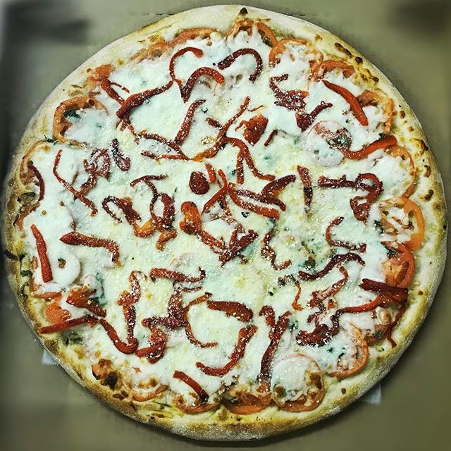 Roasted Red and White #thejunctionpizza #yum #food #bestpizzaintown #mtpleasantpa #π #eeeeeats #foodagram #deliciouspizza #lentapproved