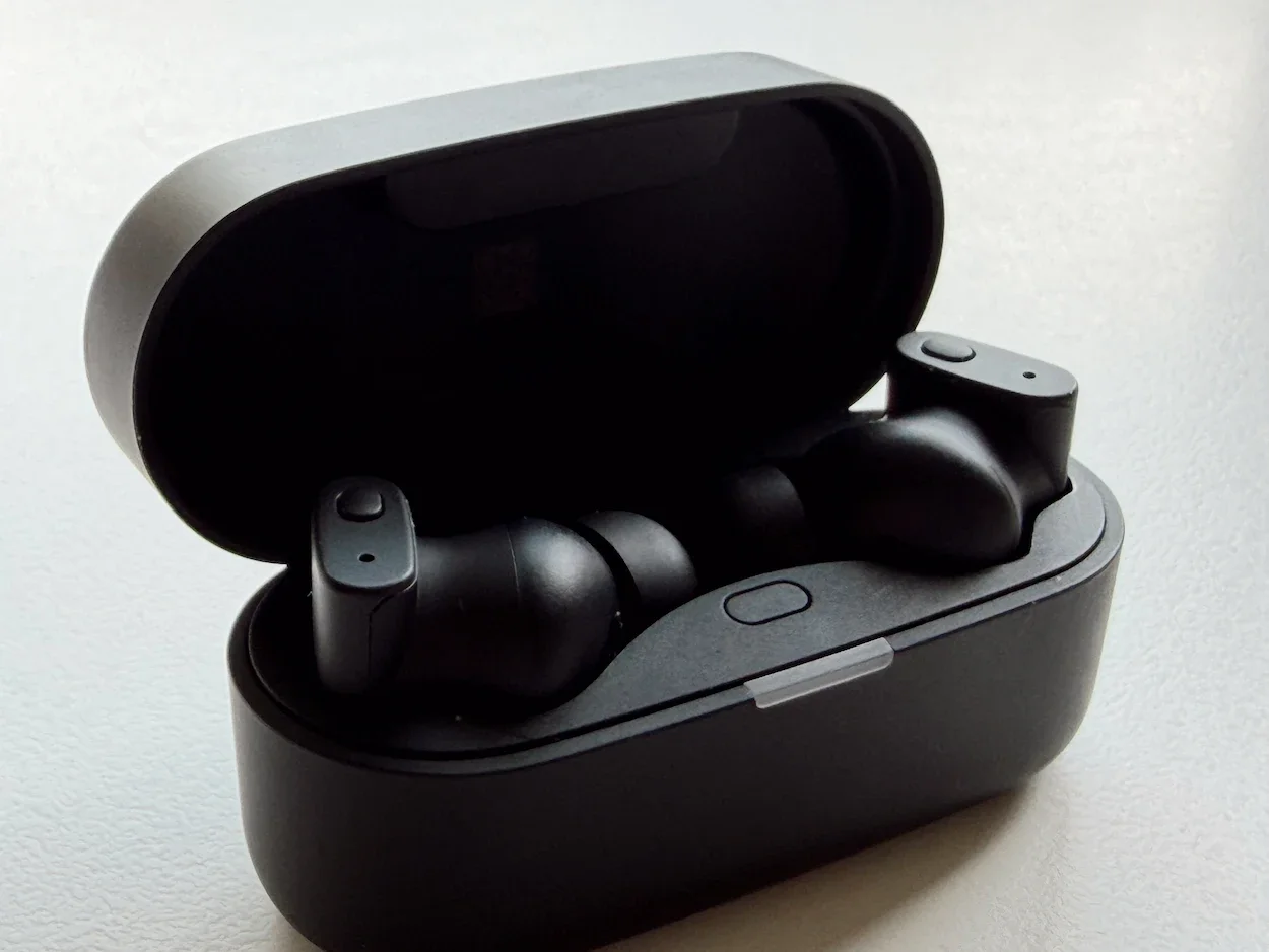 Status Audio GoldenSound Pro X retail box alongside the black and gold charging case