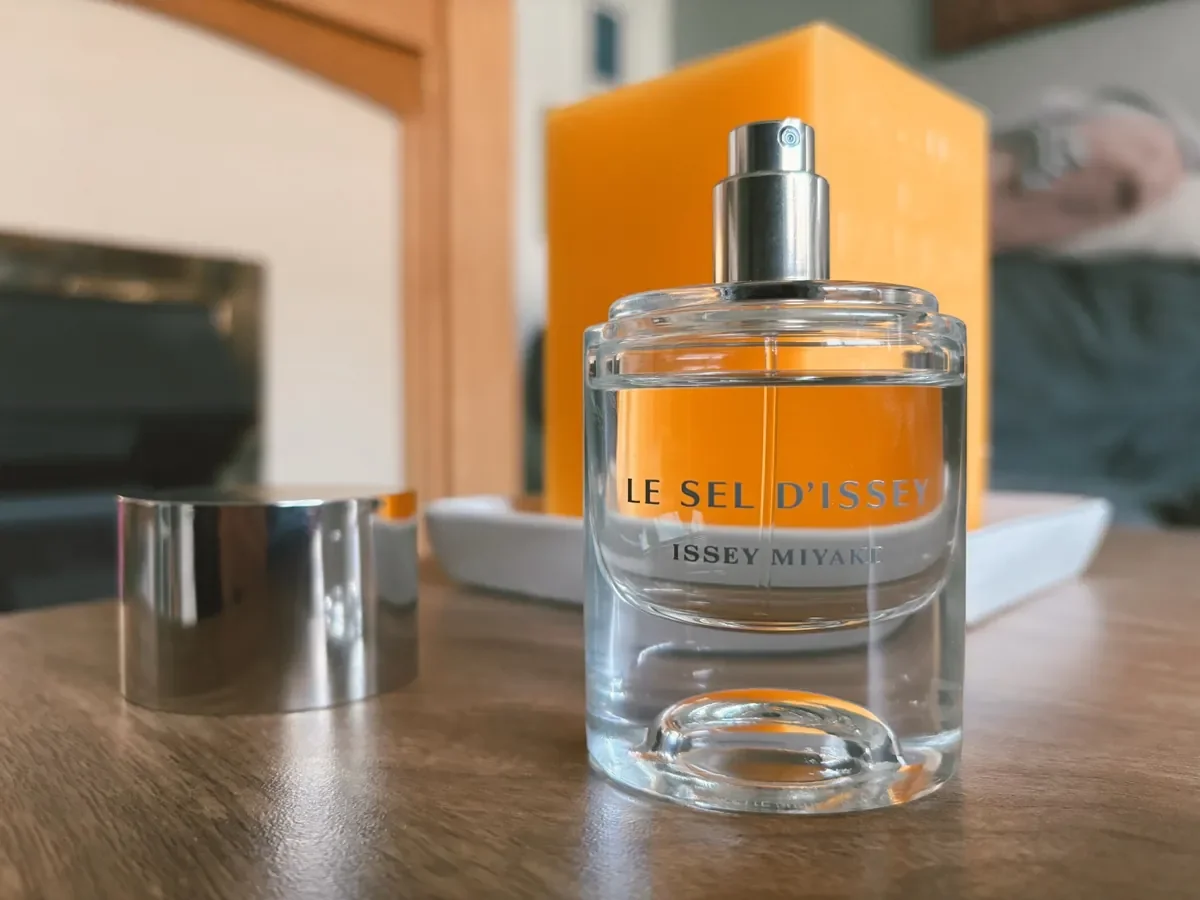 Le Sel d’Issey by Issey Miyake bottle close-up showing minimalist glass design and spray nozzle