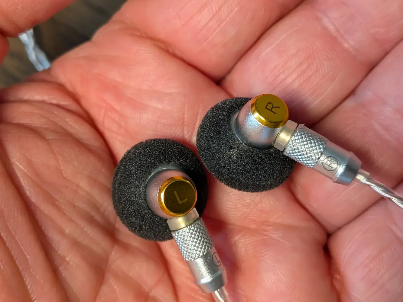 SIVGA M260 left and right wired earbuds resting in the palm of a hand