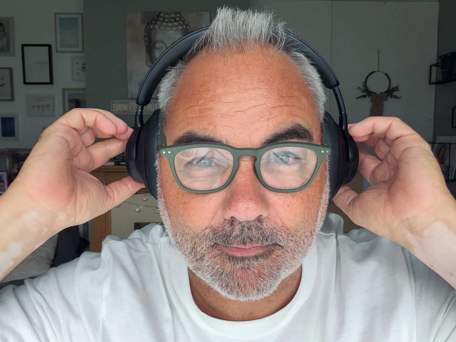 Jerome wearing the QCY H6 Ultra over-ear headphones to show their fit and ear cup size.