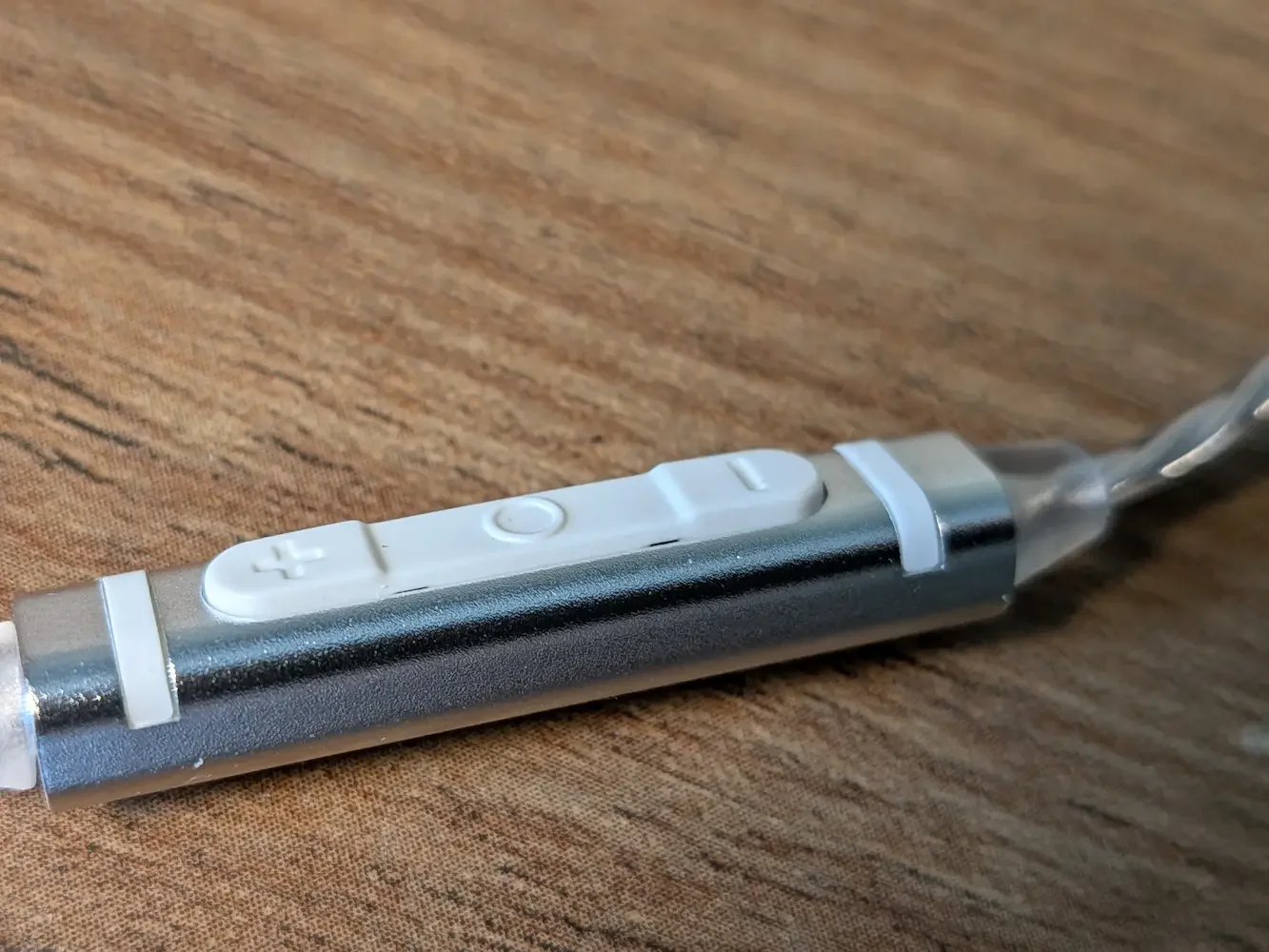 Close-up of the SIVGA M260 inline remote with volume and playback controls