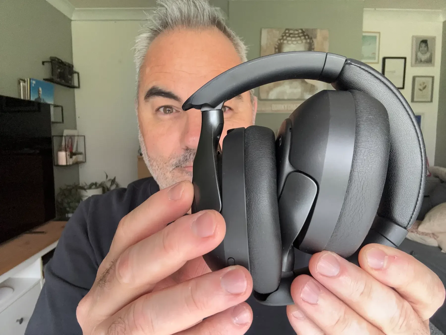 Jerome shows the QCY H3 Pro folded down, highlighting the compact shape, hinge design, ear cups, and travel-friendly build in real-world use.
