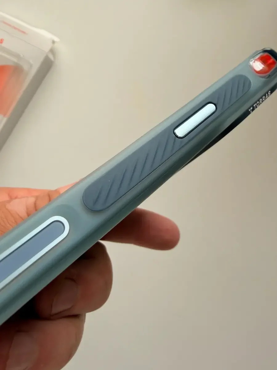 Side view of the TORRAS Q3 Air Pro showing the textured grip, metal button covers and reinforced corner.
