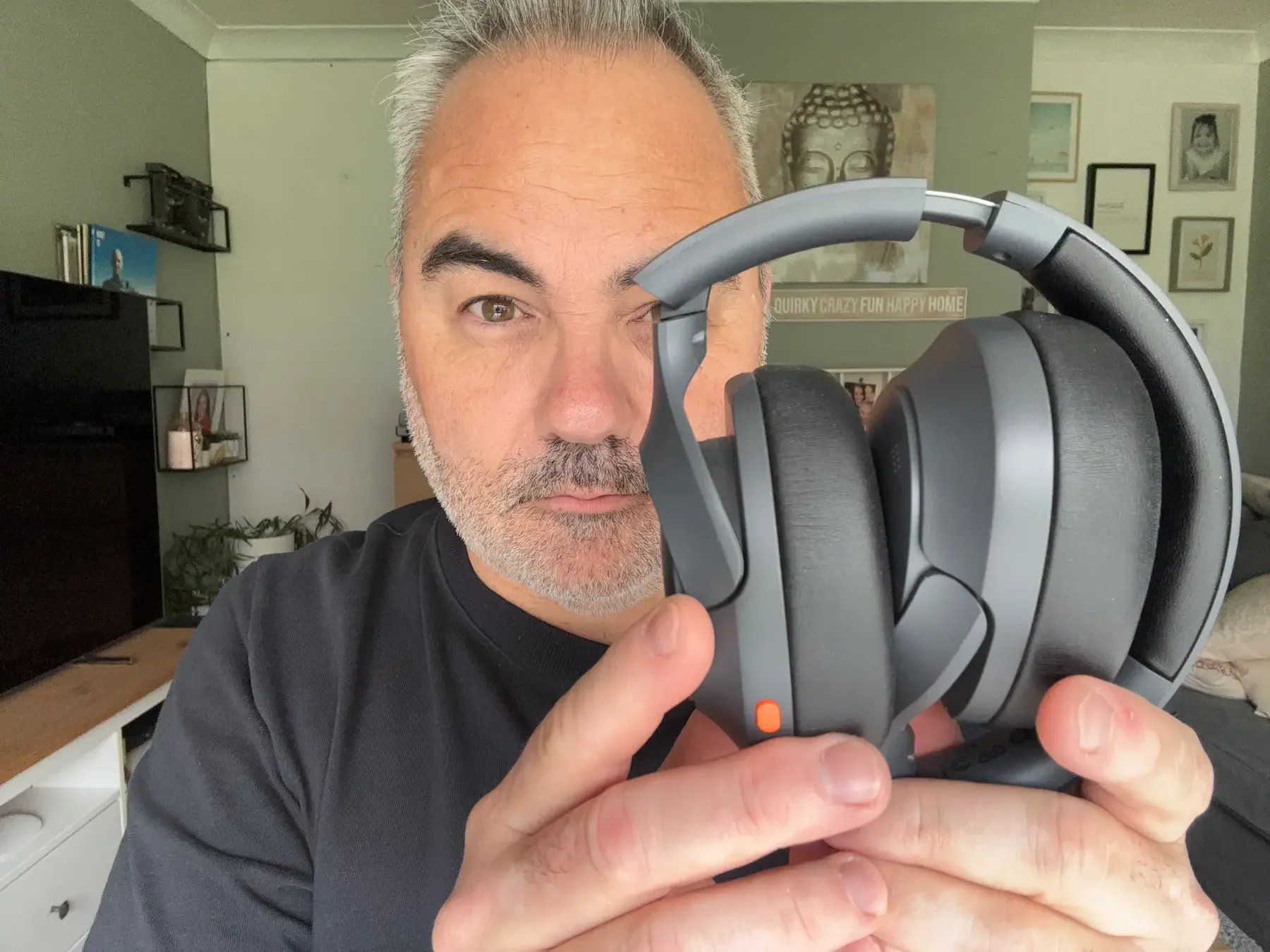 Jerome shows the Tozo HT3 headphones folded, highlighting the compact design, ear cup shape, hinge system, and travel-friendly build.