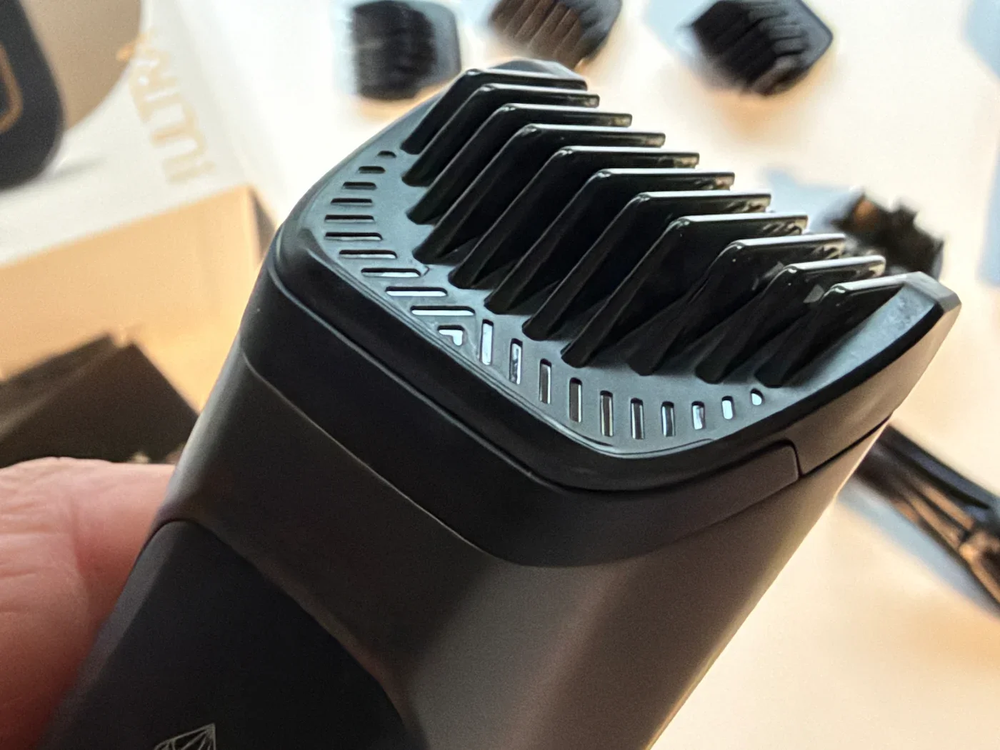 Close-up of a comb guard fitted to the Manscaped Lawn Mower Ultra Gen 6 trimming head.