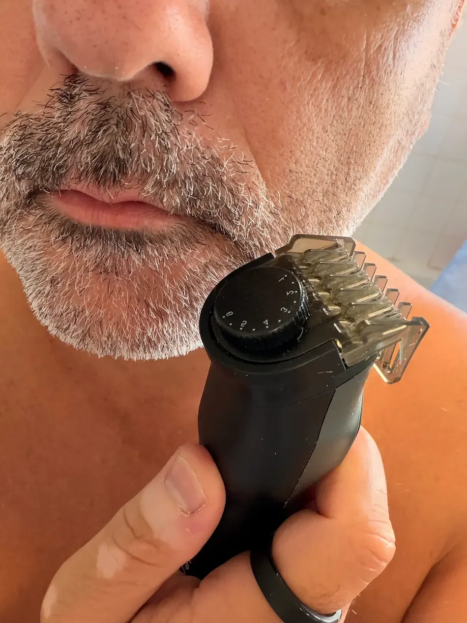 Testing the Kensen 4-in-1 Trimmer on a short beard using the adjustable beard comb attachment.