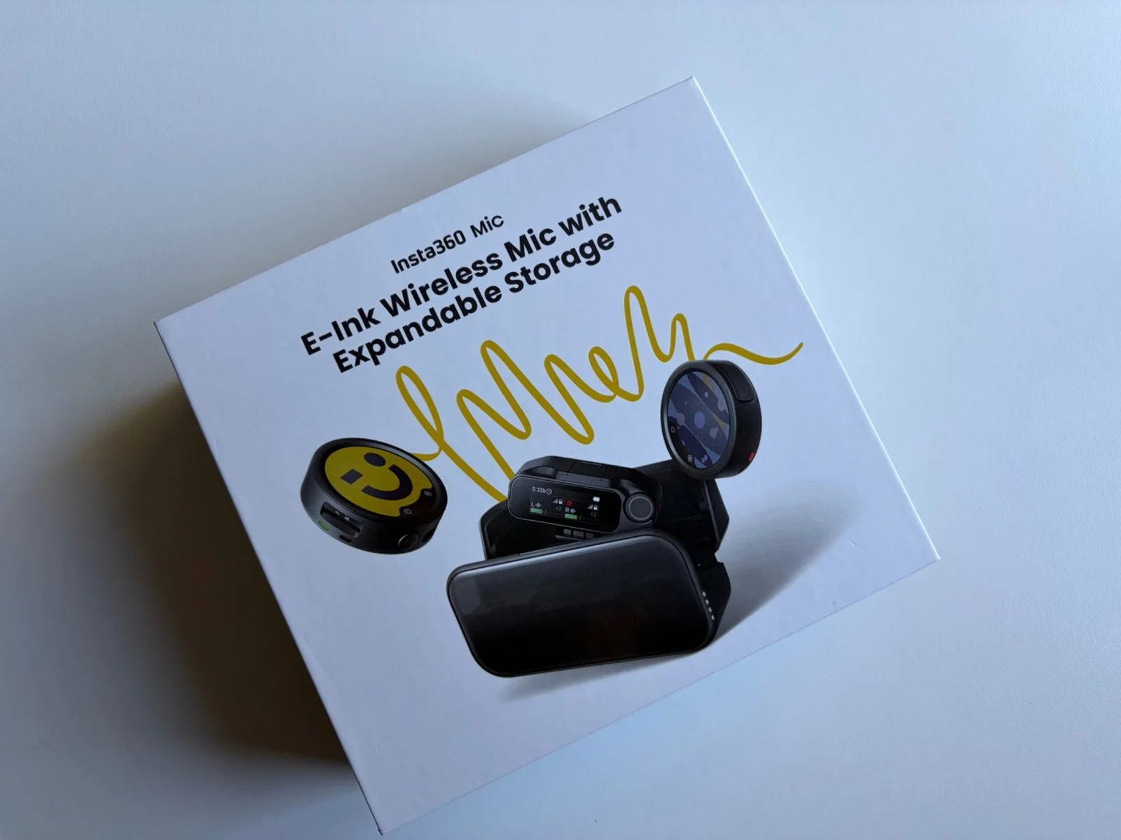 Insta360 Mic retail box showing the E-Ink wireless microphone and expandable storage system.
