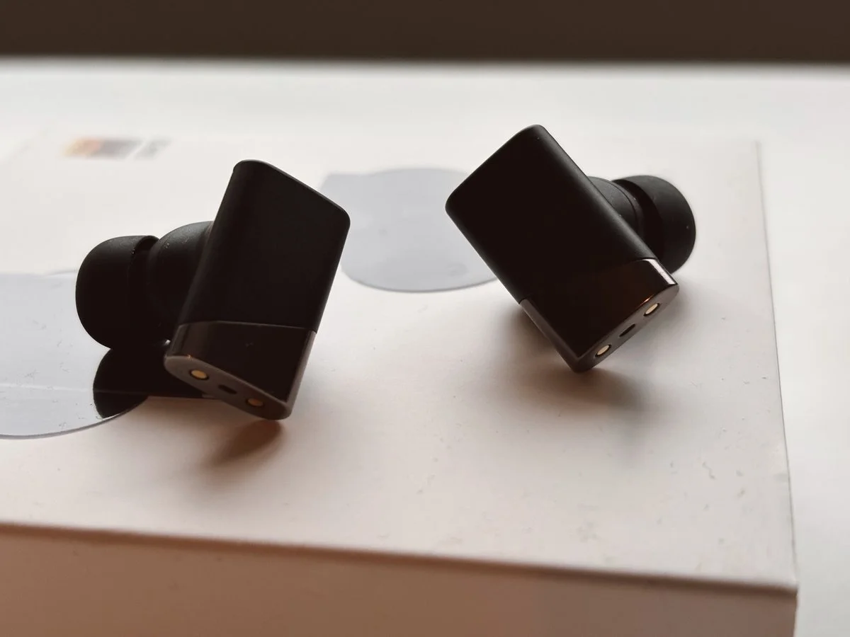 Status Pro X earbuds front view on box