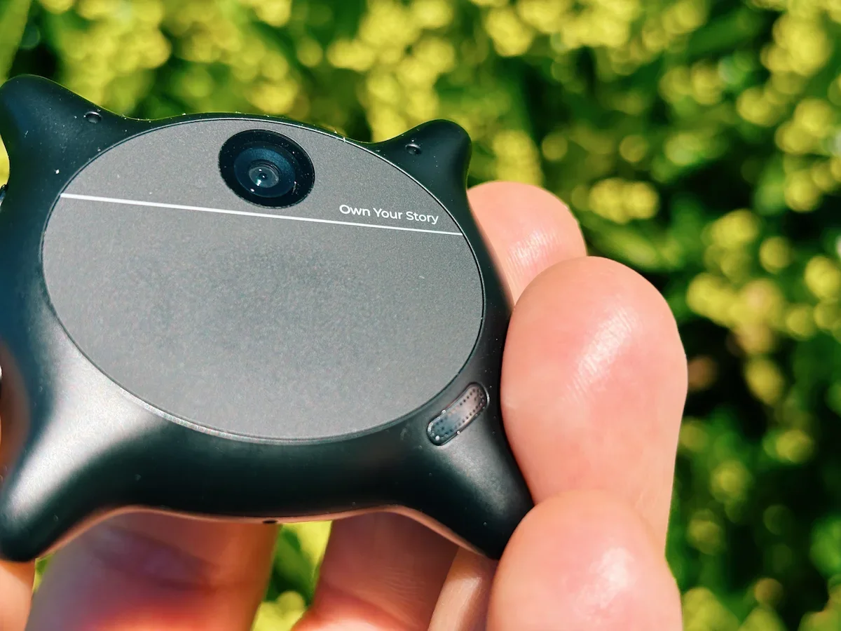 Jerome showing the front camera of the Looki L1 device