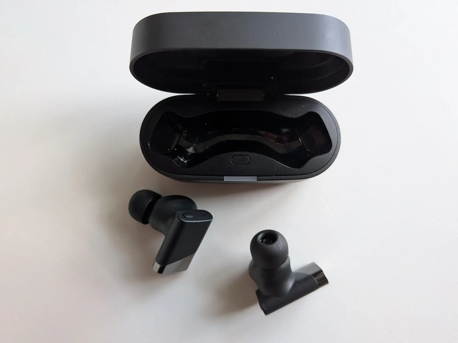status-audio-pro-x-earbuds-open-charging-case