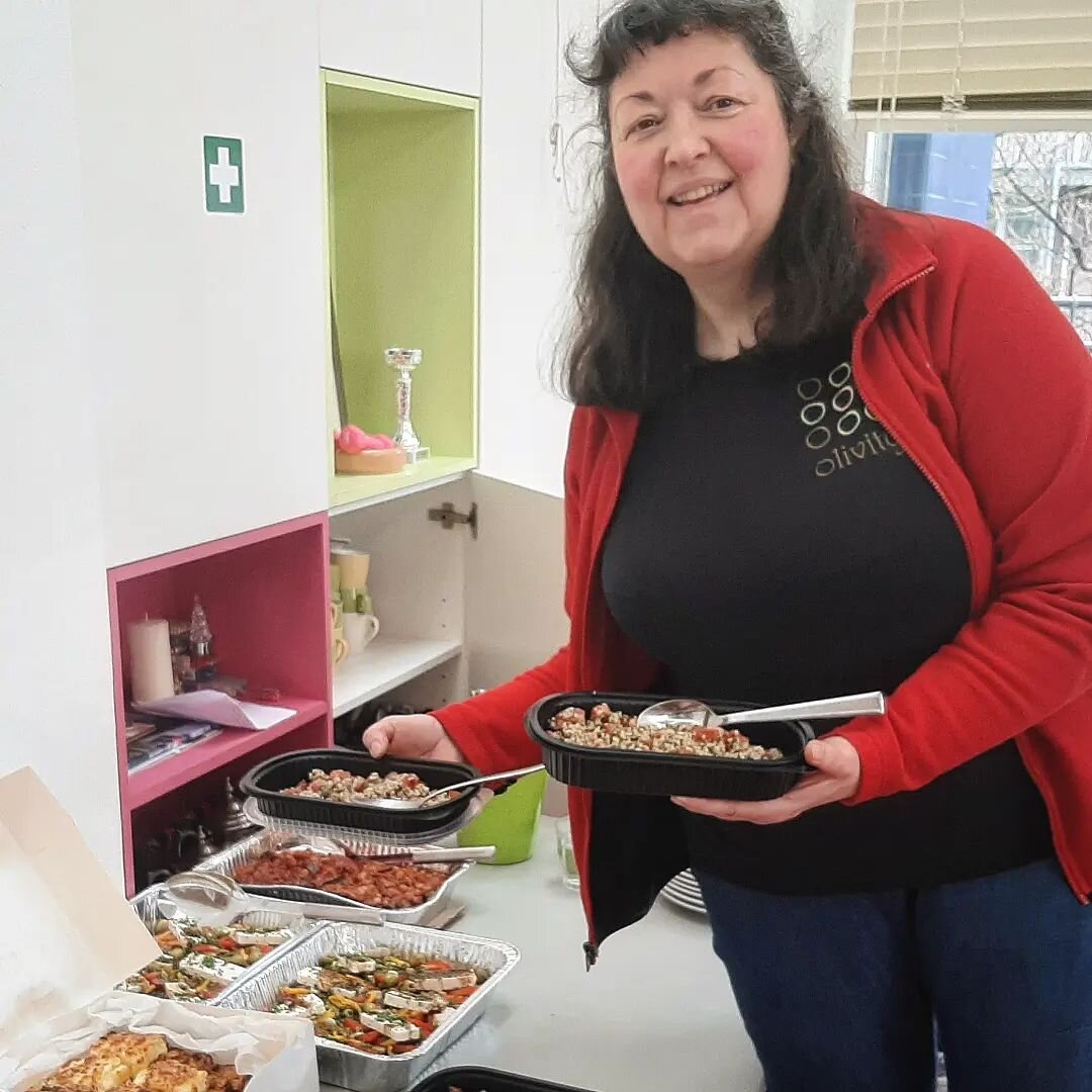 All-vegetarian lunch for 17 today, delivered to @mamacashfund and it included:
-feta pie
-aubergine pie
-tabbouleh 
-greek salad 
-vegetarian moussaka 
-beans with spinach
-aubergines with chickpeas 

Would you like to order our lunch, dinner or snac