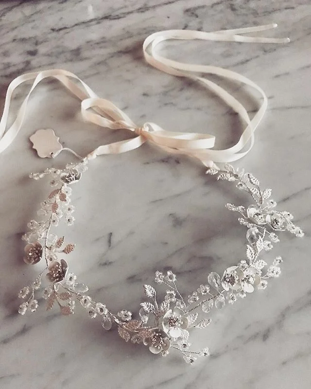 Y un d&iacute;a el llamado de una persona a la que admir&aacute;s y quer&eacute;s mucho te hace devolverle el foco a algo que siempre te dio tantas alegr&iacute;as &hearts;️
Gracias @_camilaromano 🥰
-
-
-
#casamiento #boda #novia #novias #tocado #to