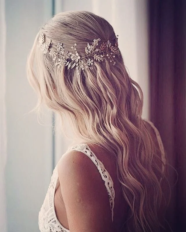 Belleza absoluta &hearts;️
.
.
.
#casamiento #boda #novia #novias #tocado #tocados #tocadodenovia #accesorios #hechoamano #noviasargentinas #wedding #bride #bridal #bridalheadpiece #headpiece #hairpiece #hairvine #headpiece #handmade #clipsandpins