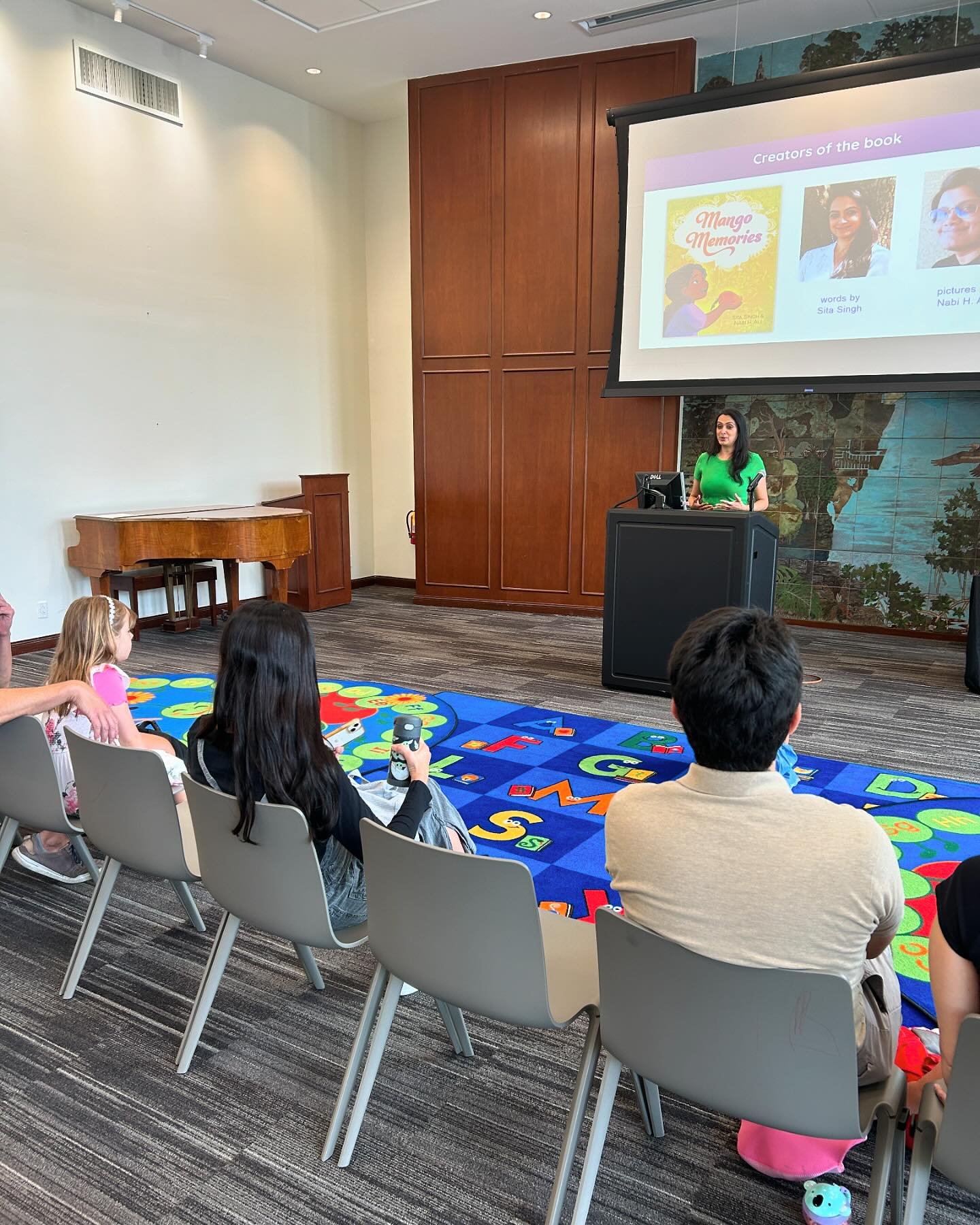 From last Saturday @miamidadepubliclibrary in Coral Gables. One little girl brought her class pet, and she was thrilled they got to meet a children&rsquo;s author. We chatted for a while even after the event was over. Connecting with little readers i