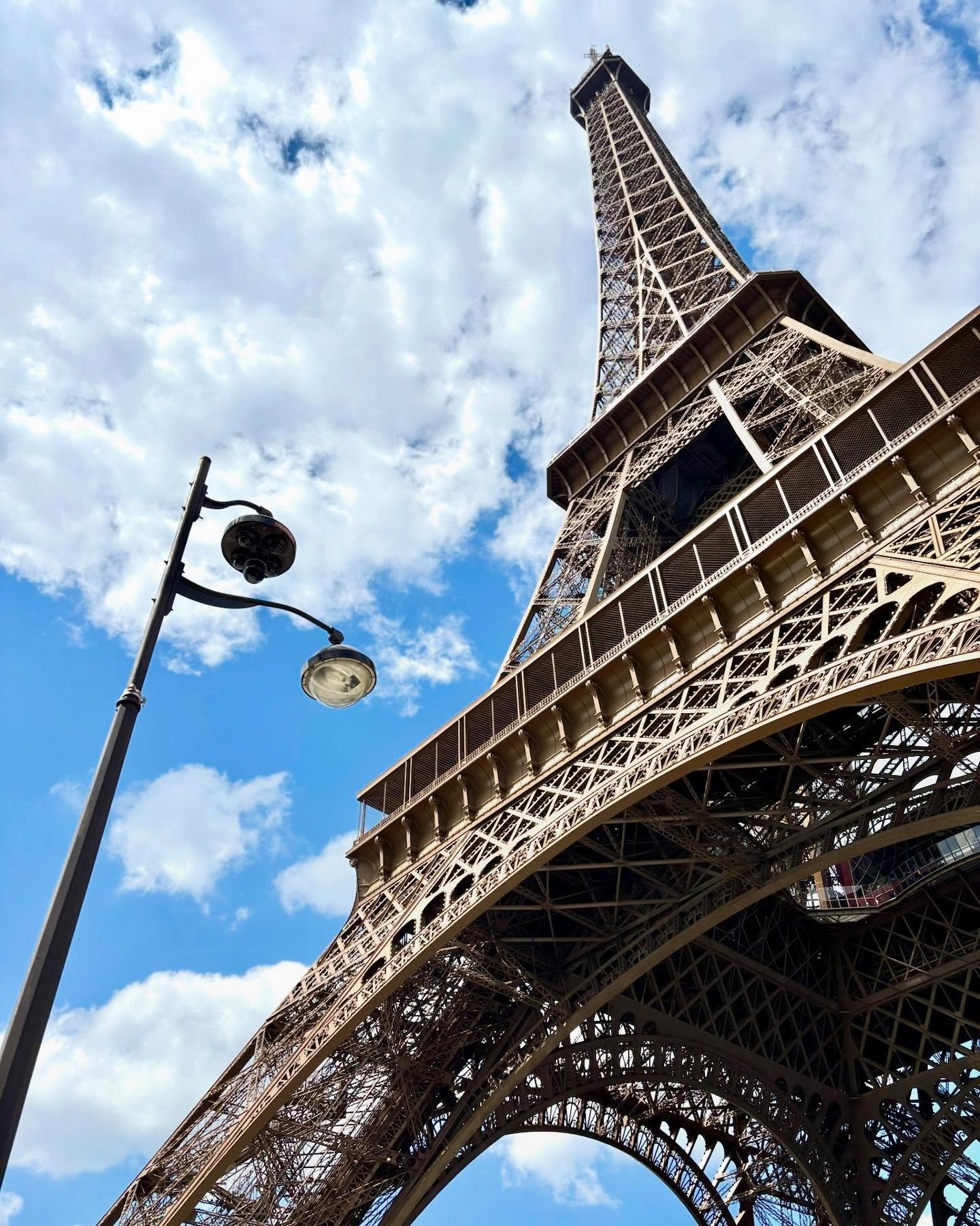Parisian street lamps in the City of Lights 🇫🇷