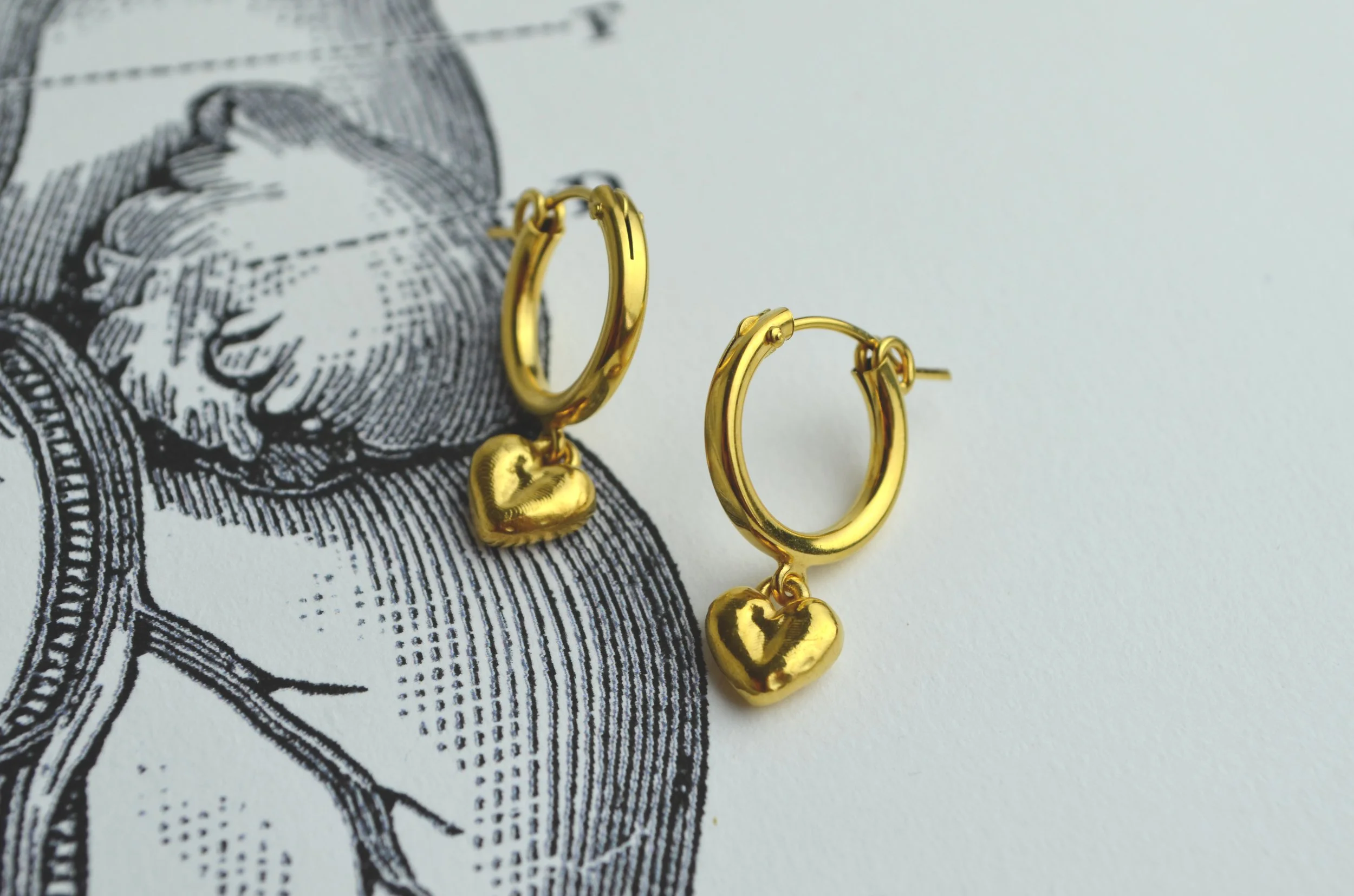 PIP_Gold_Huggies_Illus.jpg