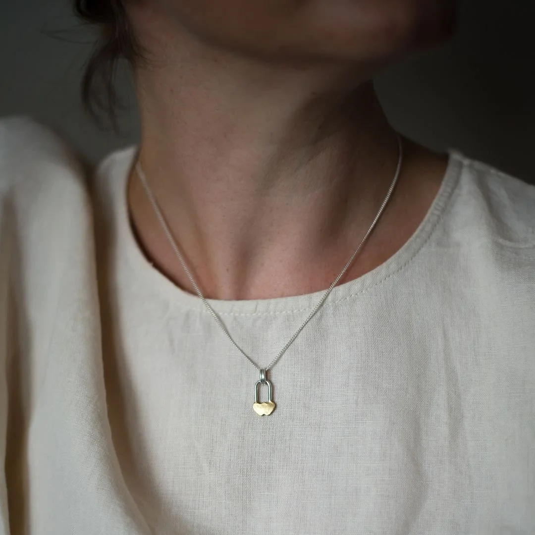 How to clean a tarnished silver chain
