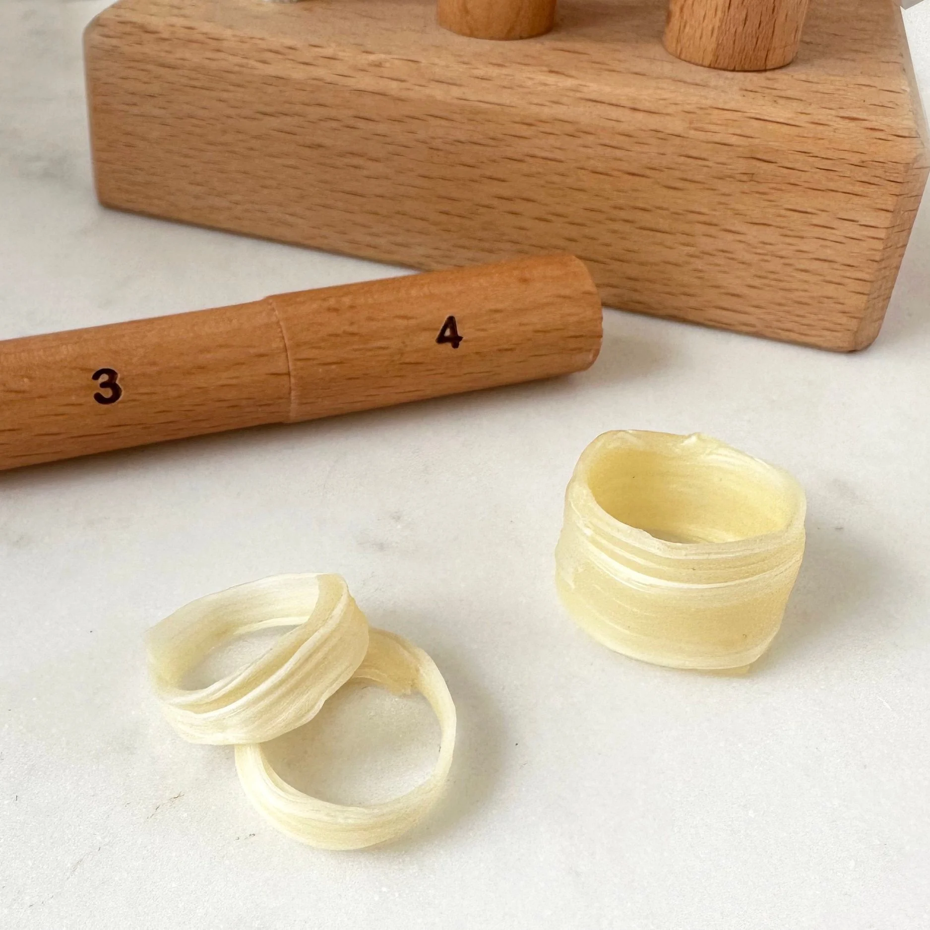 Making jewellery using Mitsuro Hikime wax 