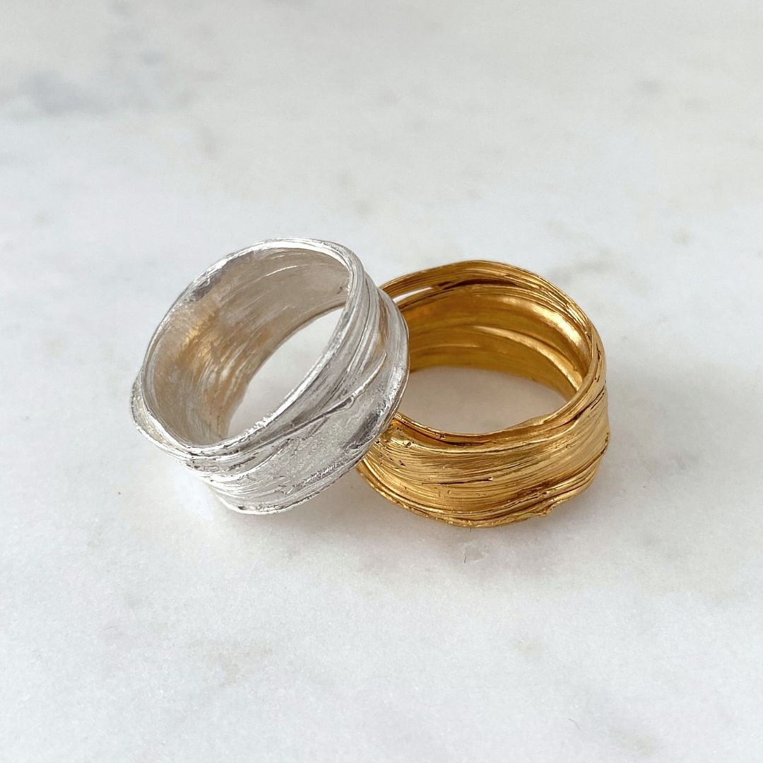 Silver or gold? Which one are you - vote below!👇🏼 My Enso jewellery collection is definitely a big fave at the moment, it was really popular this weekend at the @meet.art.people art fair. 

There&rsquo;s something about the chunkiness and the textu