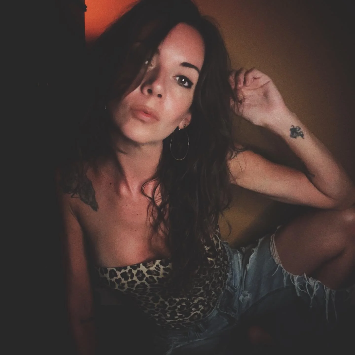 i like my love like i
like my poetry:
flammable
7 days until arson games + Poetic Evidence 
🕯️🪐🐅🖊️🔥

*Preorders ship Monday, signed with a handmade notecard - add yours to the stack on Bandcamp.