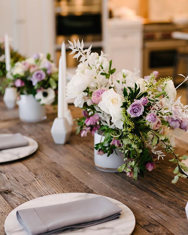 Beautiful details, beautifully captured ✨ this dinner was the first communal meal from our most recent unveil workshop in February!
📸: @rachelgabes
.
#workshop #photographyworkshop #unveilworkshop #florals #tablescape #dwellvacations #justgoshoot #l