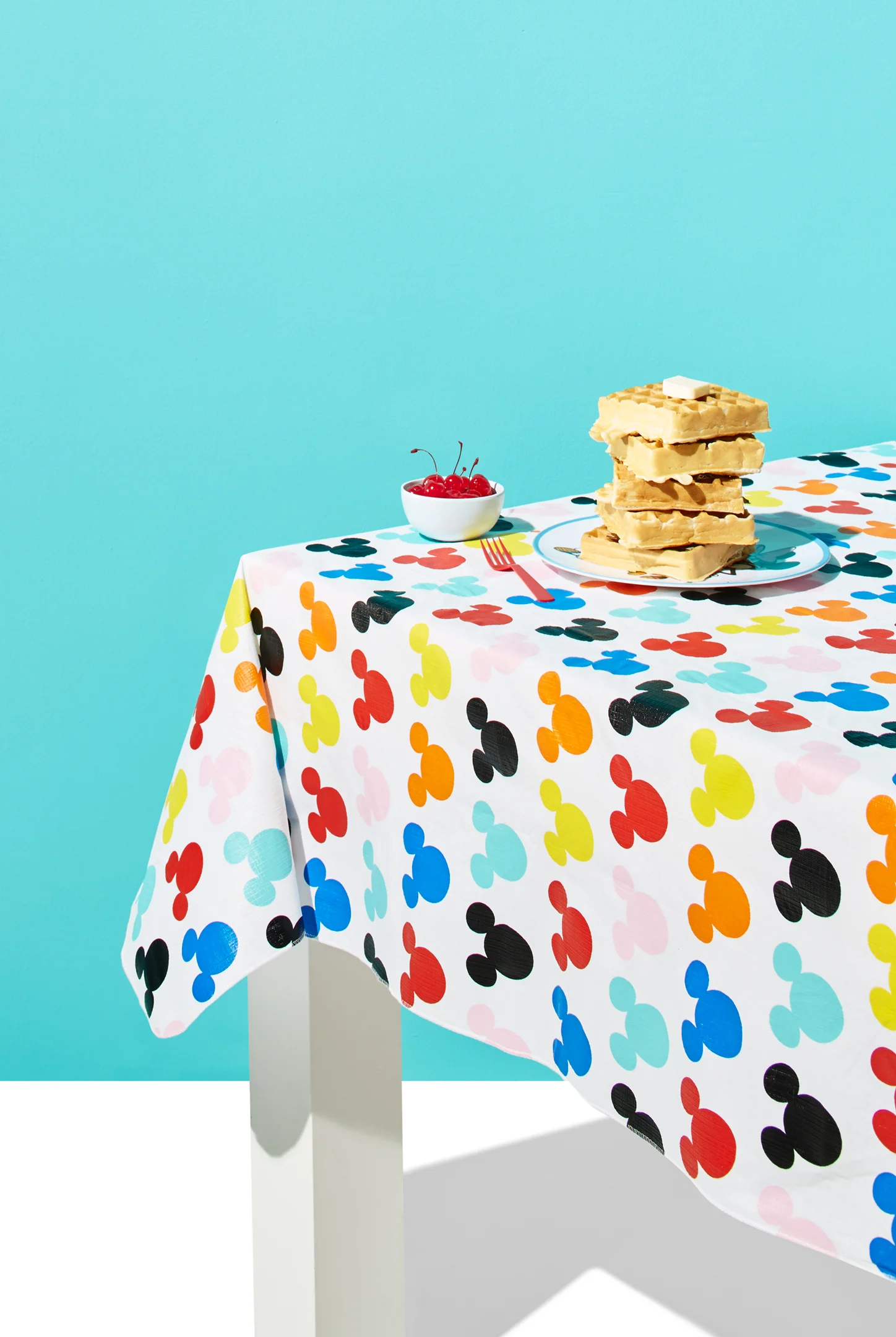 C-000693-01-099_067-00-0086_MickeyDesignPEVATablecloth.jpg