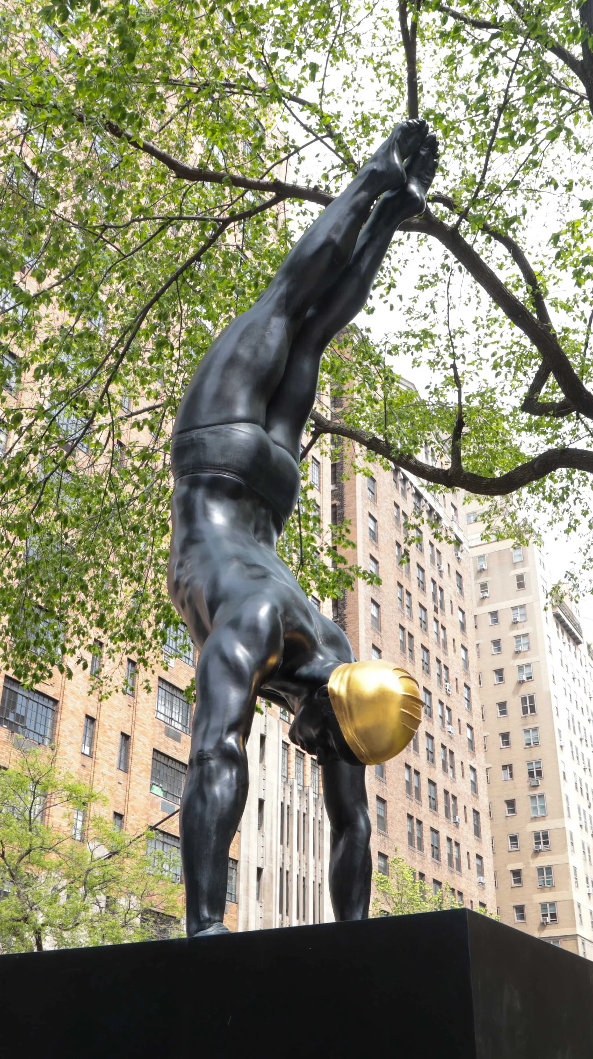 The Golden Mean

 

 2012 | 150 x 54 x 38 in (381 x 137 x 97 cm) | Patinated Bronze | Park Ave, NYC 