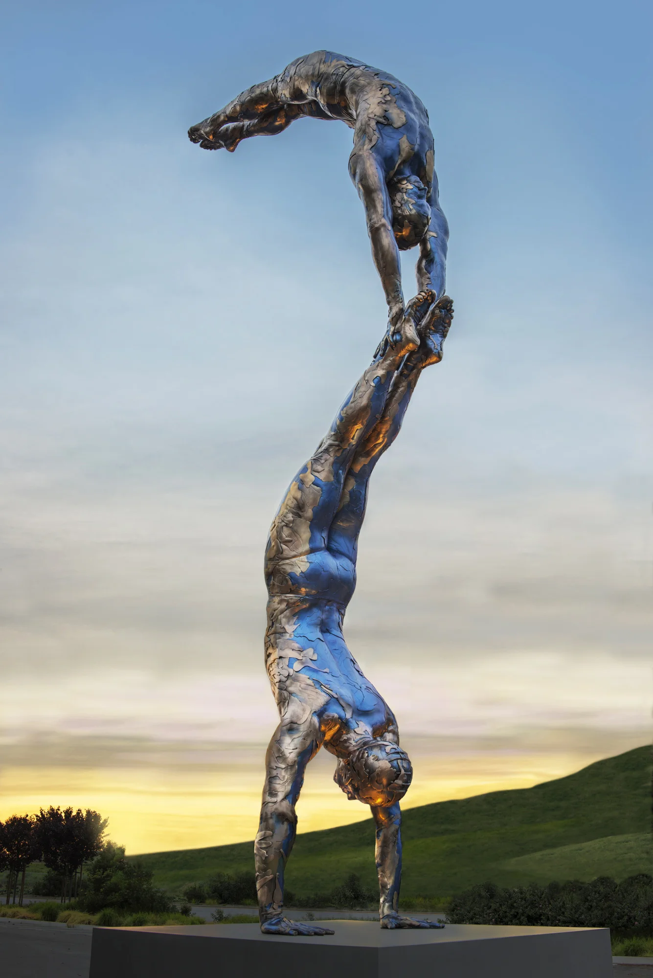 Double Diver

 

 1/3, 2014, 432 x 44 x 42 in (1097 x 112 x 107 cm), Lacquer on Bronze 