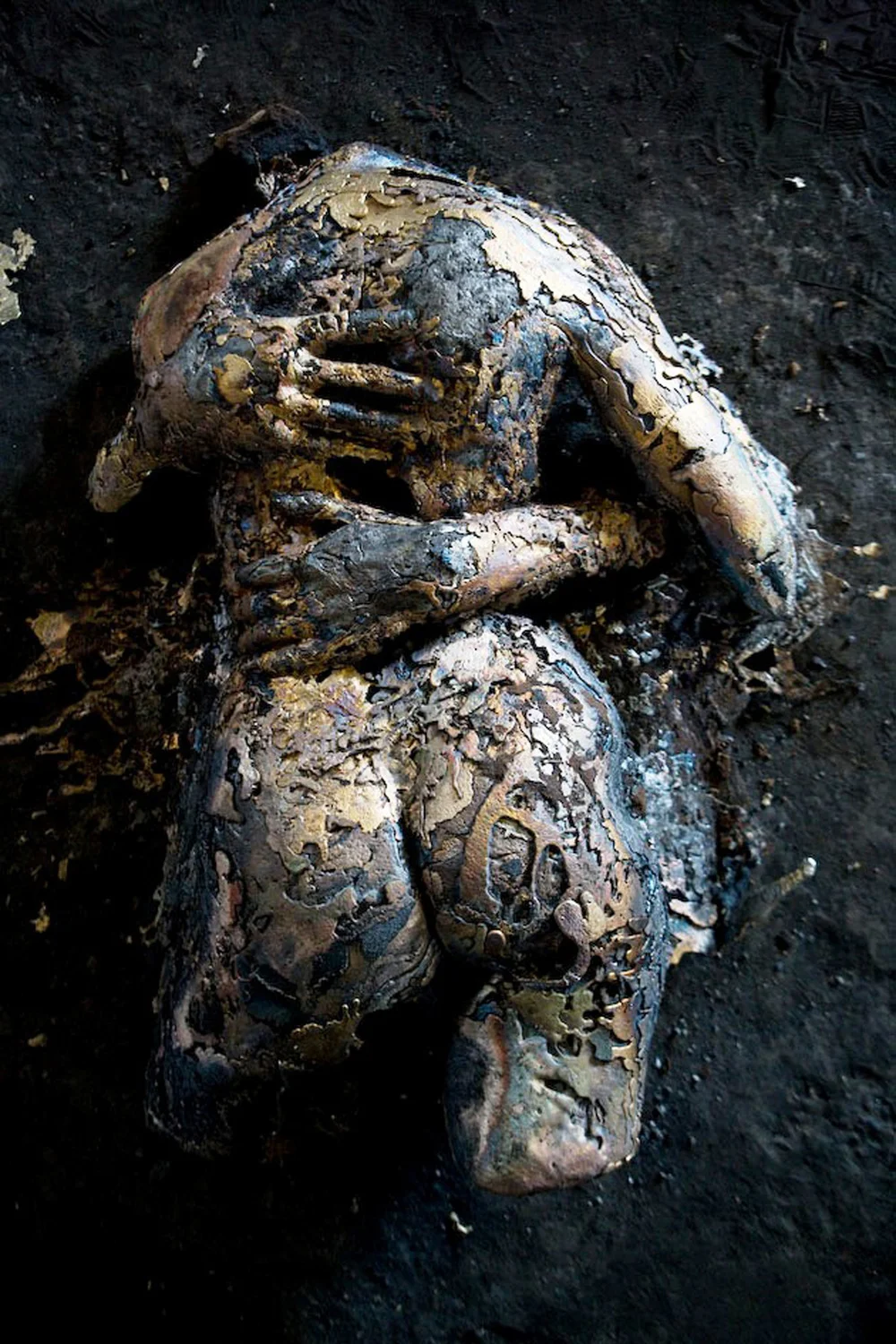 "Giving and Taking II", 2008 Bronze, 24 x 7 x 8 inches, Collection of Rudolf Gutlich