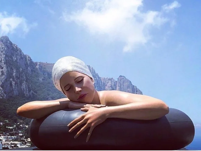 Serena in Piazzetta Capri
