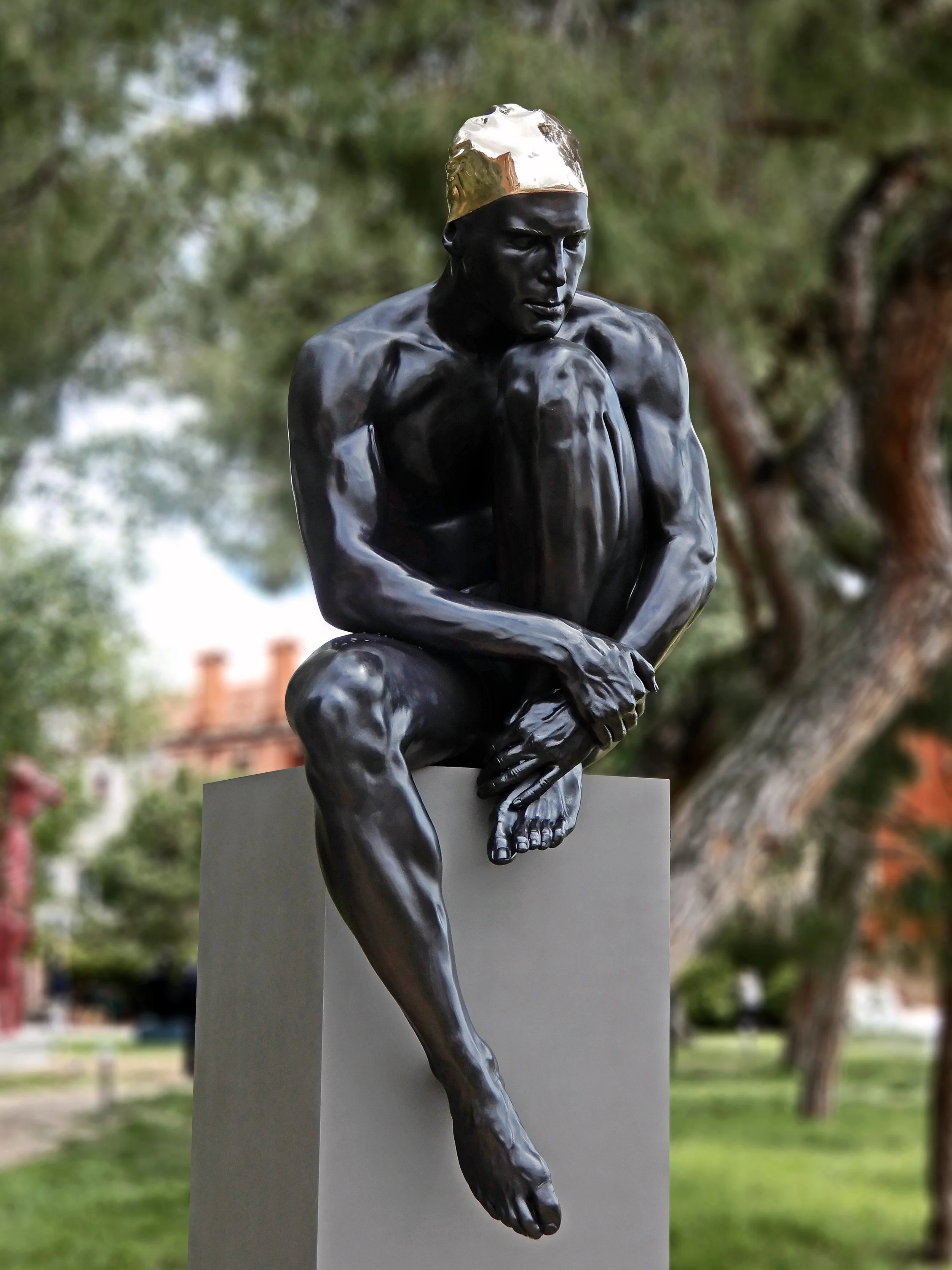   THE THINKER 

 

 
2019
51 x 26 x 28 in (129 x 66 x 71 cm)
Patinated Bronze with Gold Leaf
Park Avenue, New York, NY 2023 