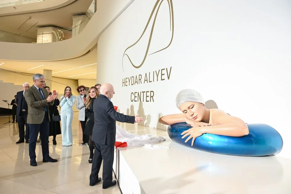 AZERTAC: World-renowned American sculptor Carole Feuerman’s exhibition opens at Heydar Aliyev Center