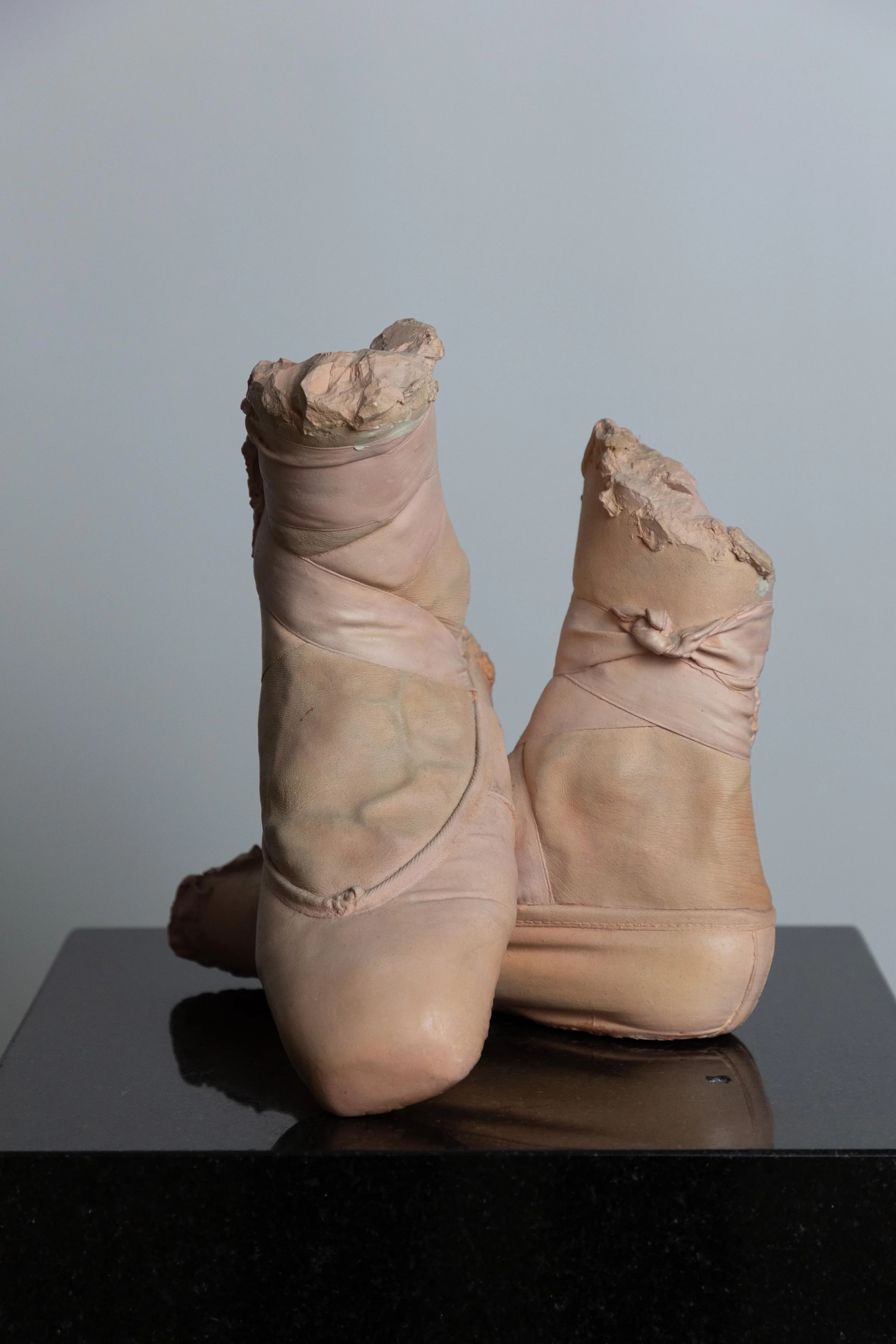  CAROLE'S TOE SHOES 

 

 1981
11 x 9 x 11 in (28 x 23 x 28 cm)
Oil on Resin 