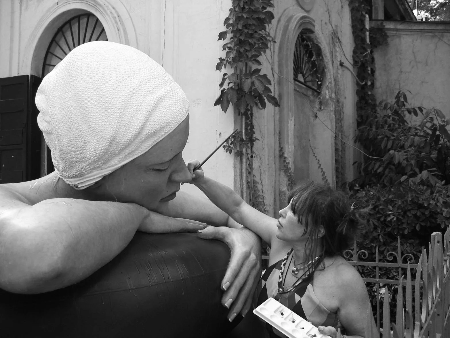 Carole Feuerman with Survival of Serena in Venice copy.jpg