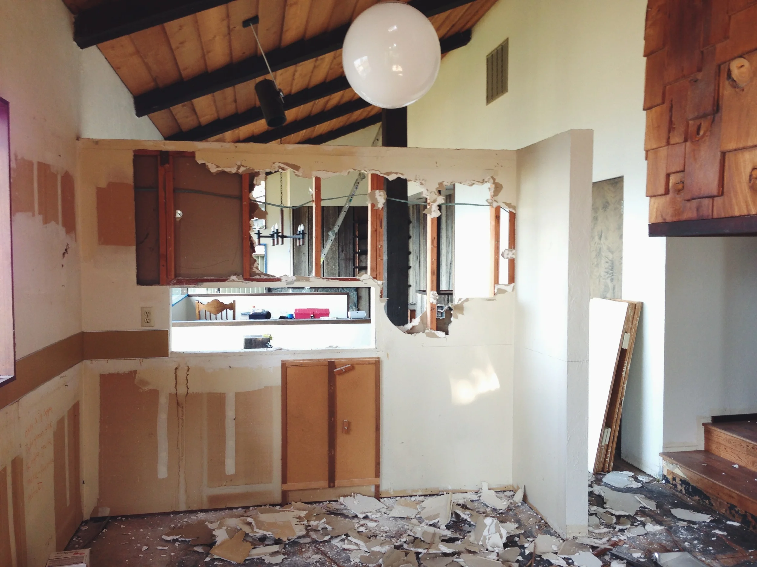 We maintained the general footprint of the kitchen but we knocked out this wall to open up the space to the dining and family rooms.