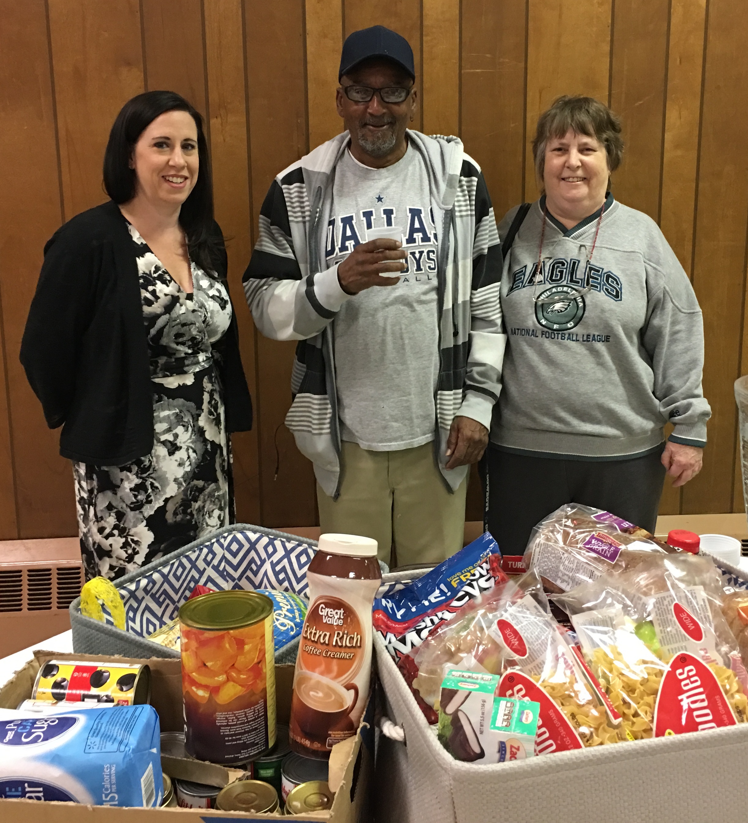 Danielle Moughan and her mom Lynn Kinsley with the Door Prize Winner.