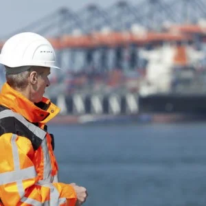 dock-worker-on-shore-tanker-background-300x300.jpg
