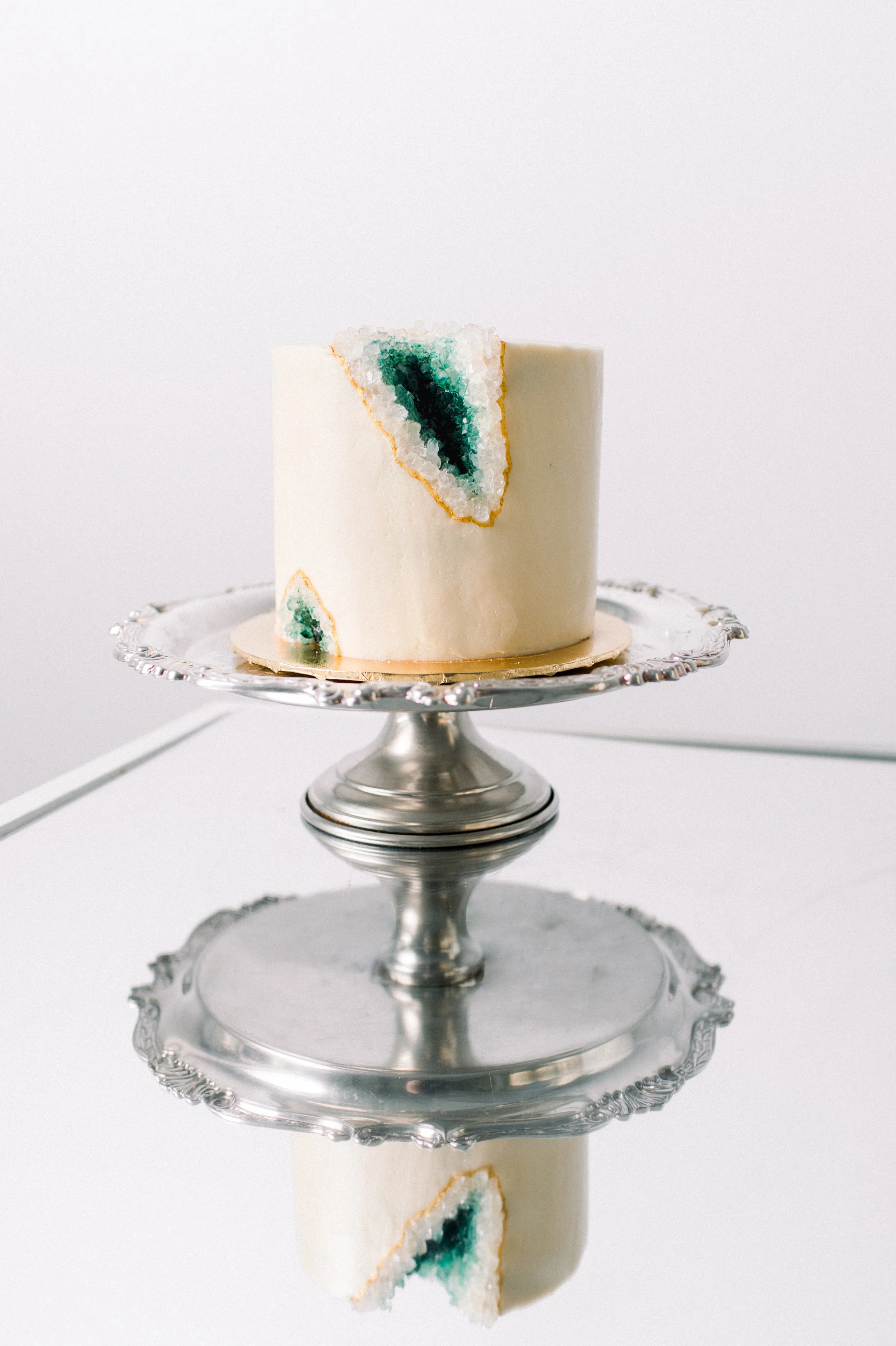 geode cake green and cream wedding cake artists for humanity epicenter wedding boston wedding venue inspiration